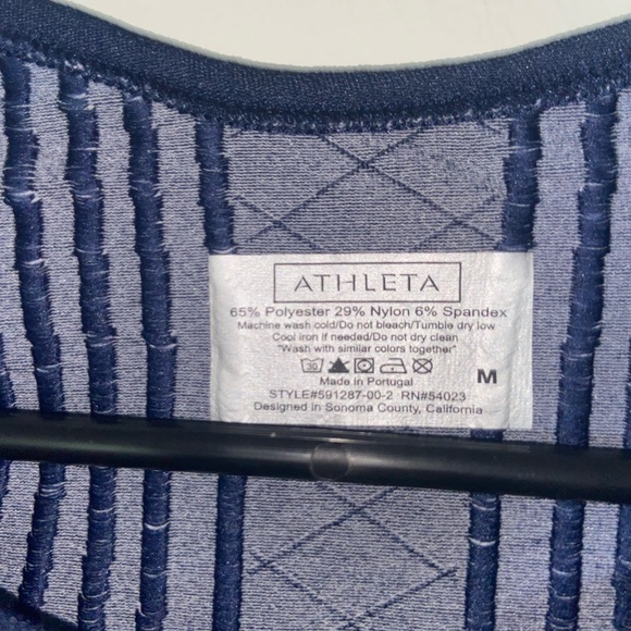 Athleta Finish Fast Line Tee Top Navy Blue 
Size Medium - Picture 8 of 11